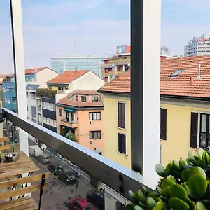 Morivione - Bocconi Free Parking , ميلان إيطاليا